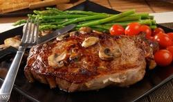 Avec de la viande rouge, mangez des pommes de terre froides Avec de la viande rouge, mangez des pommes de terre froides