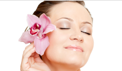 Lifting facial (lifting du cou et des sourcils)